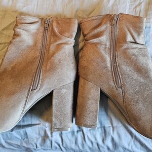 Elegant Tan Suede Ankle Boots
